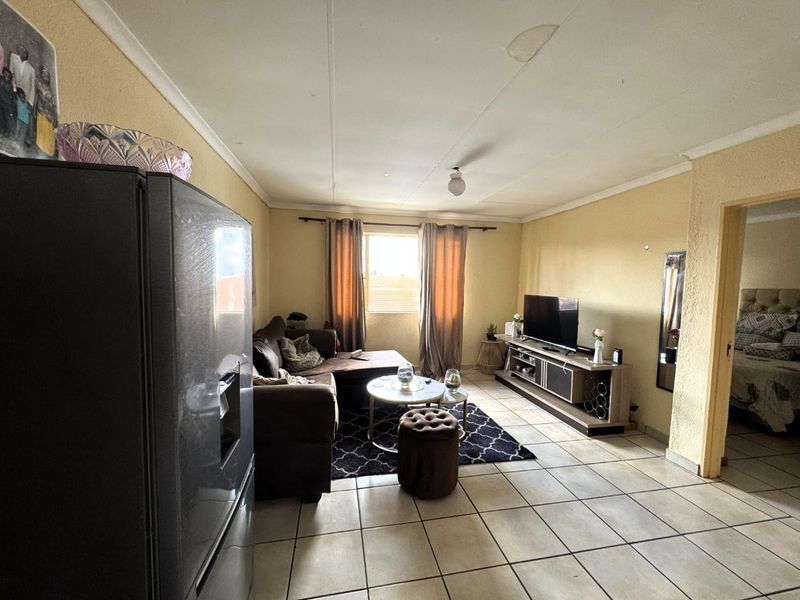 Spacious 2 Bedroom Town House For Sale In Birch Acres - Photo 6