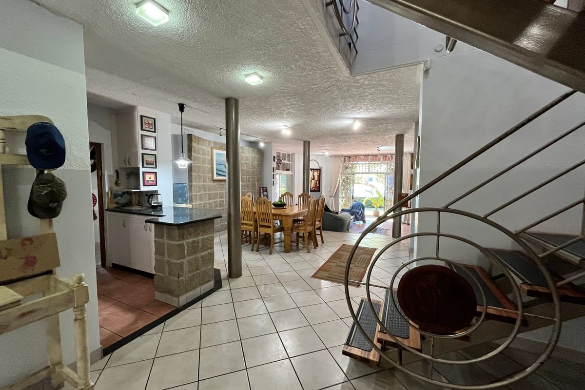 Exclusive Lakeside Luxury in Sought-After Crystal Cove Complex - Photo 2
