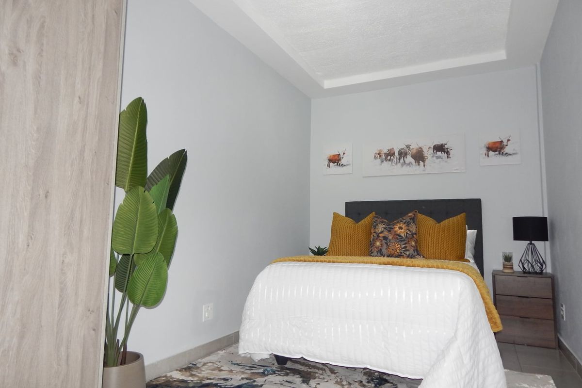 One-bedroom unit available. - Photo 5