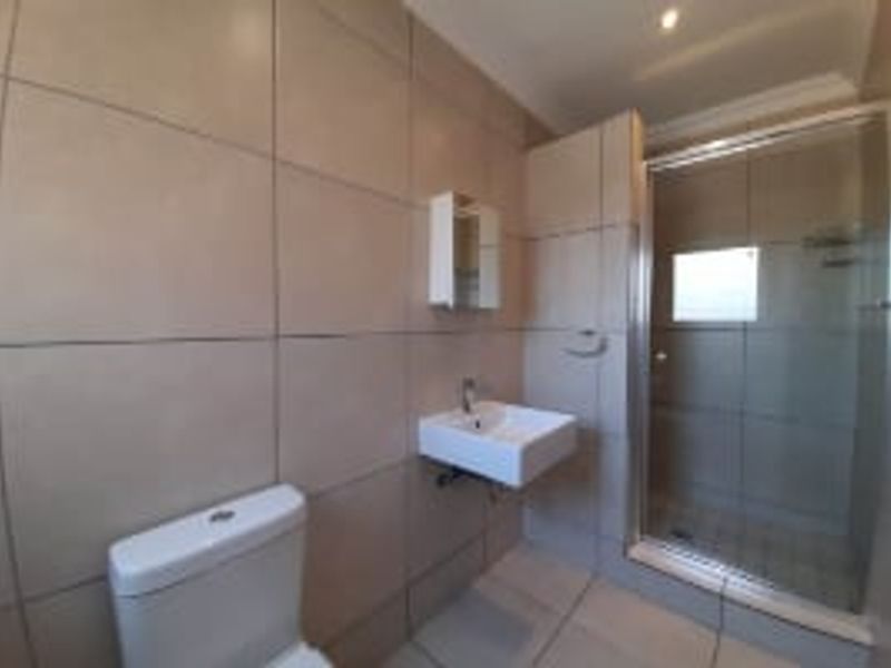 Modern 3 Bedroom Duplex Townhouse for Rent in Brackenfell South - Photo 5