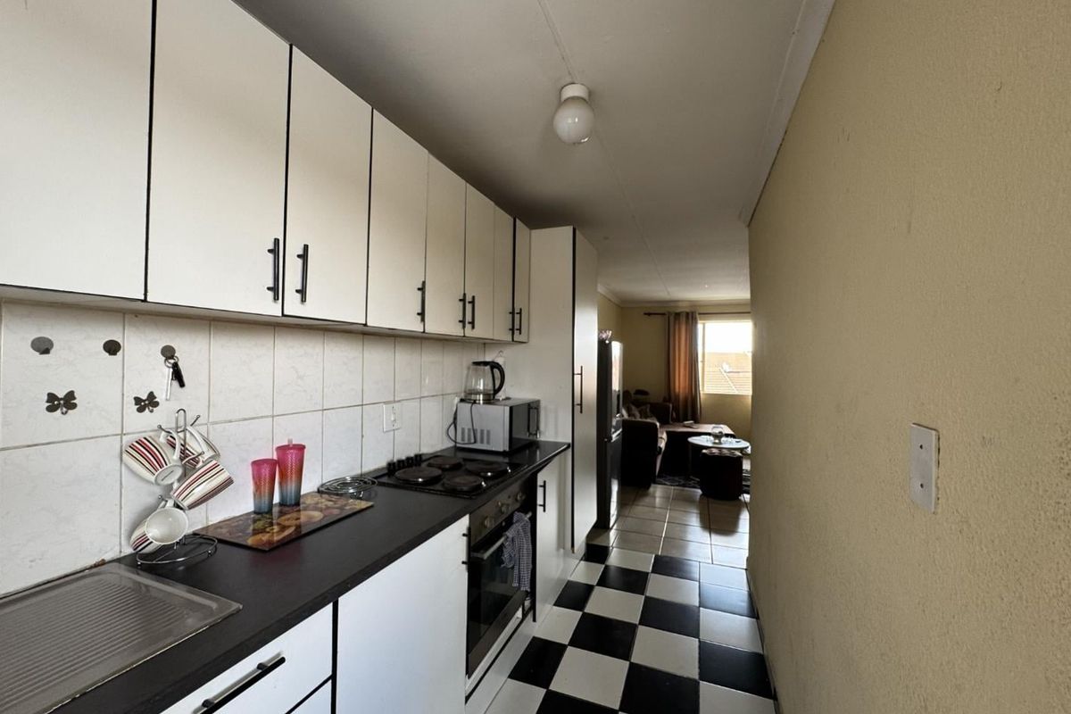 Spacious 2 Bedroom Town House For Sale In Birch Acres - Photo 5