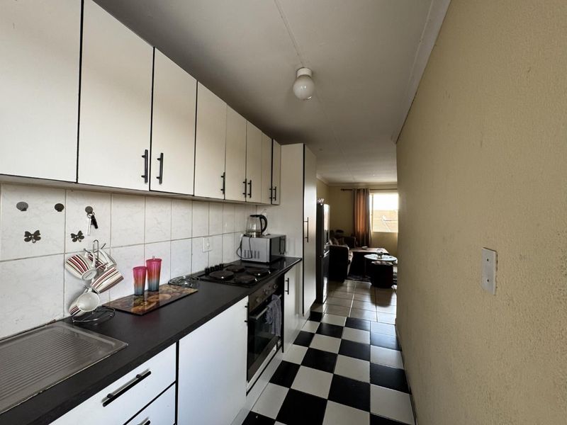 Spacious 2 Bedroom Town House For Sale In Birch Acres - Photo 5