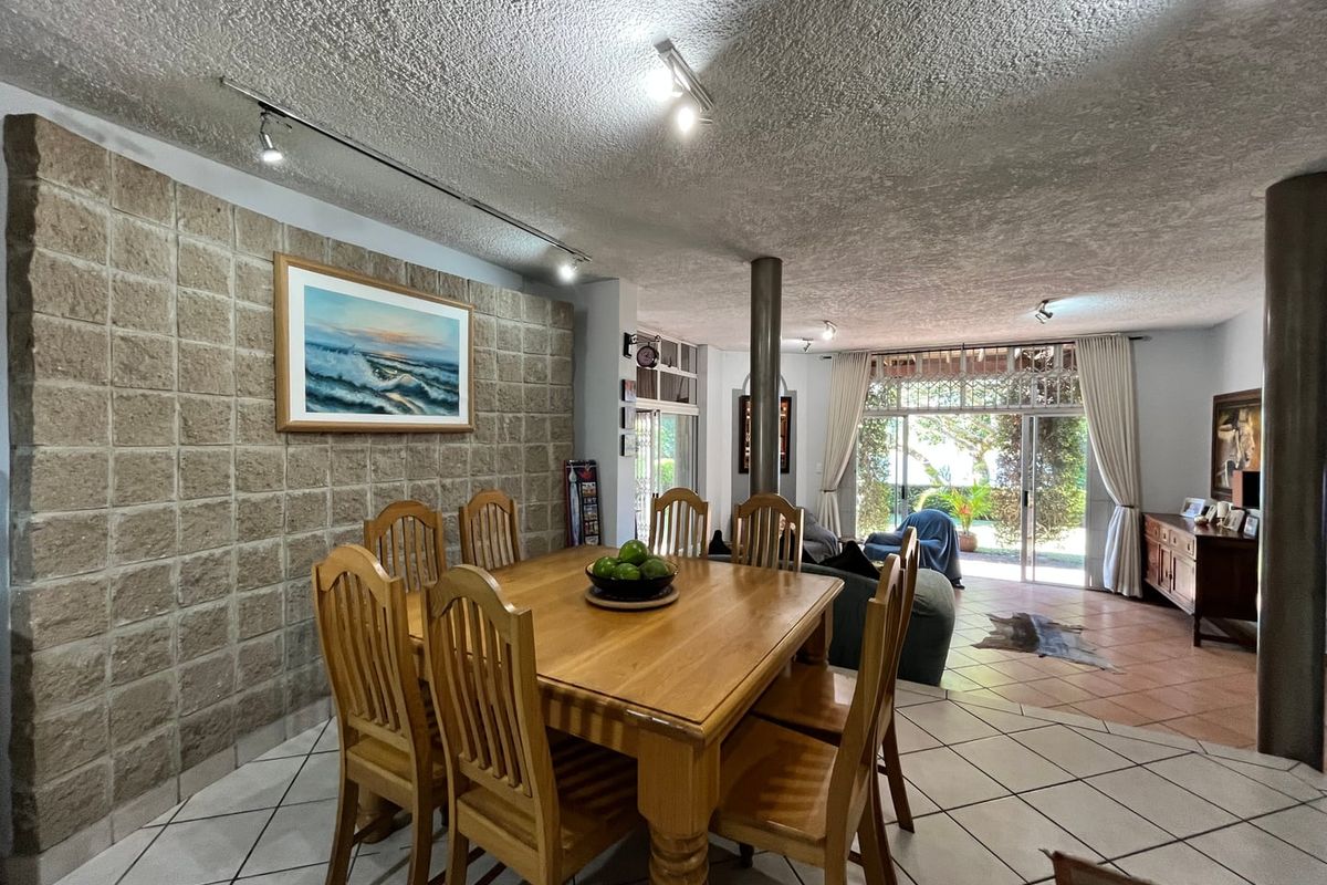 Exclusive Lakeside Luxury in Sought-After Crystal Cove Complex - Photo 4