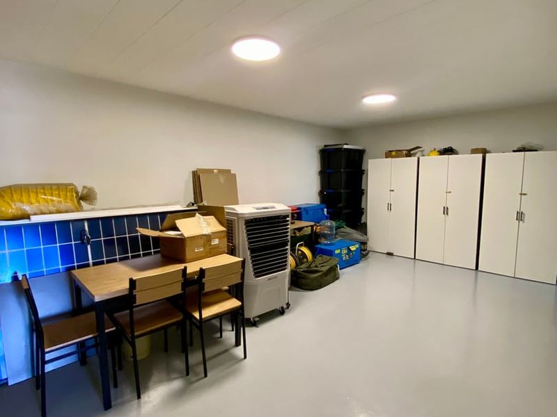  FOR SALE | NEWLY RENOVATED WAREHOUSE  - Photo 4