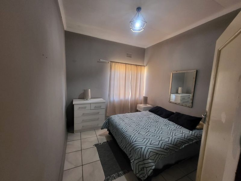 Spacious 3-Bedroom Family Home with 2 Income-Generating Cottages for Sale in Orange Grove - Photo 4