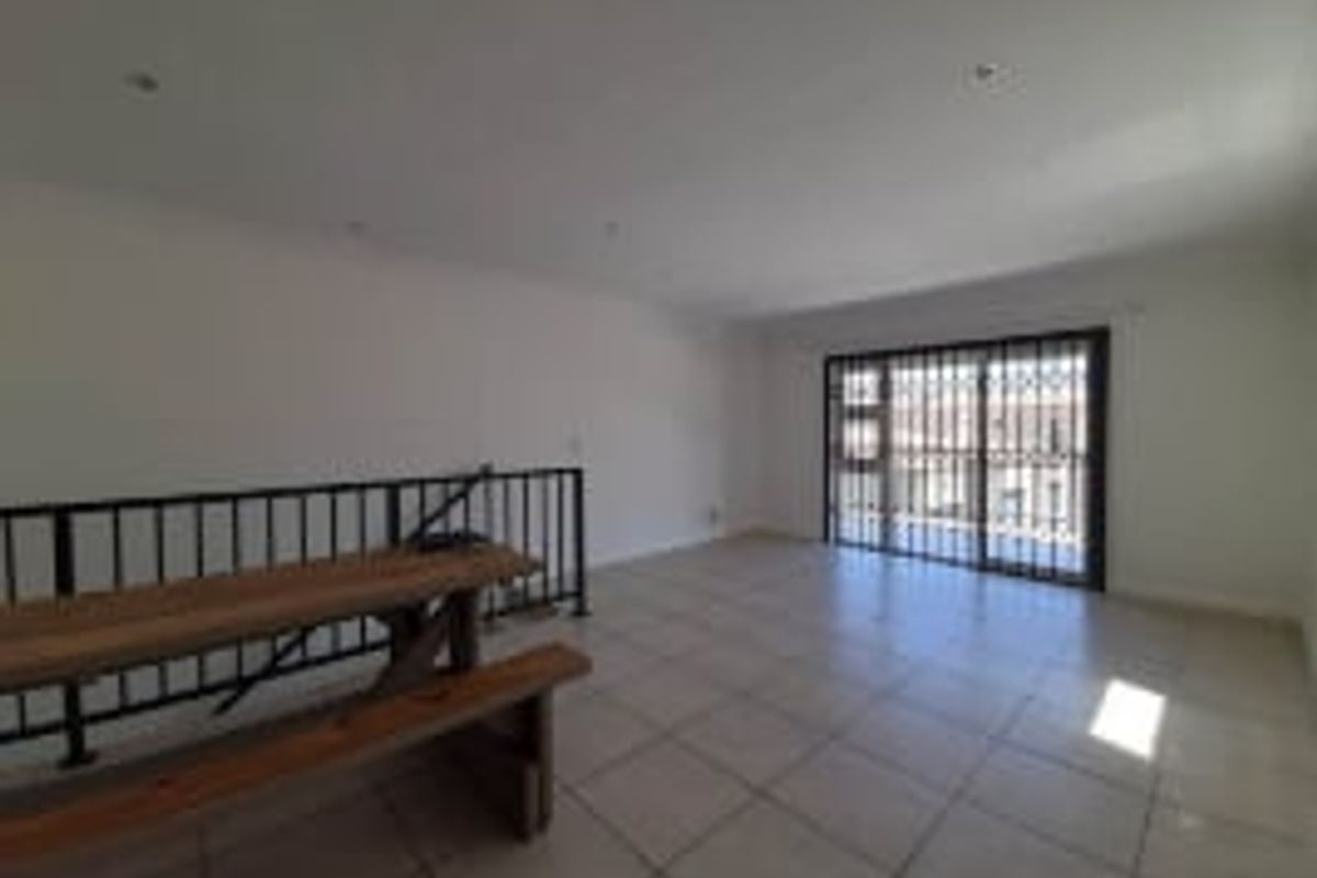 Modern 3 Bedroom Duplex Townhouse for Rent in Brackenfell South - Photo 2