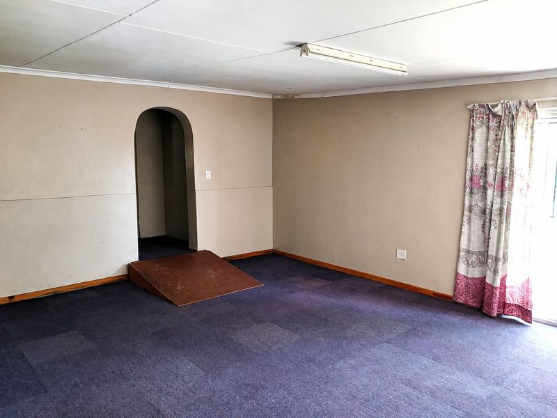 SPACIOUS 3 BEDROOM FAMILY HOME WITH GRANNY FLAT IN OBSERVATION HILL - Photo 8