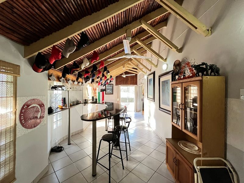 Exclusive Lakeside Luxury in Sought-After Crystal Cove Complex - Photo 10