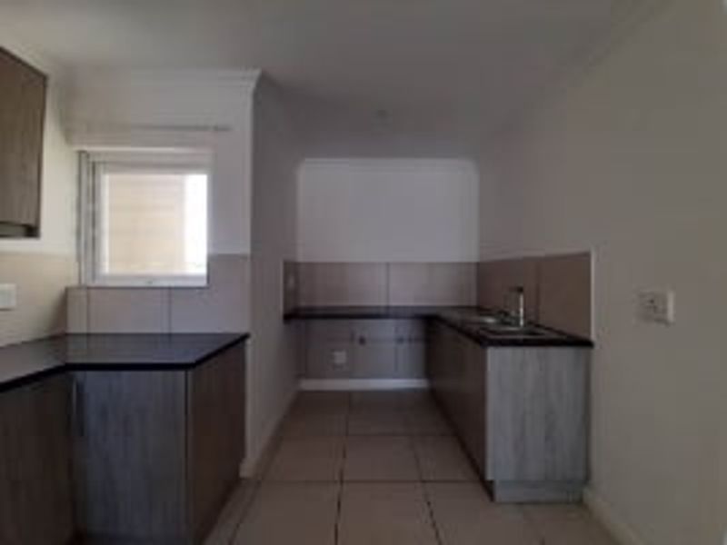 Modern 3 Bedroom Duplex Townhouse for Rent in Brackenfell South - Photo 6