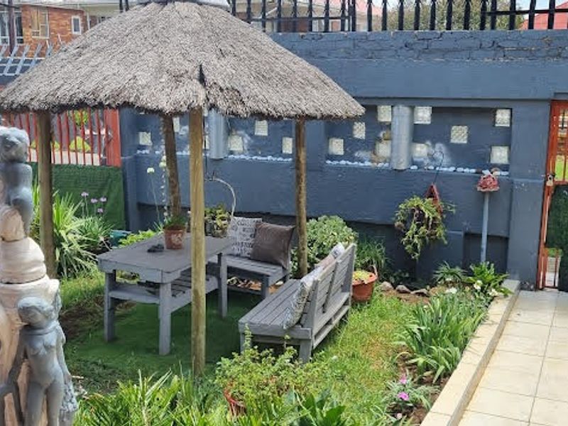 House For Sale in Kenilworth - Photo 3