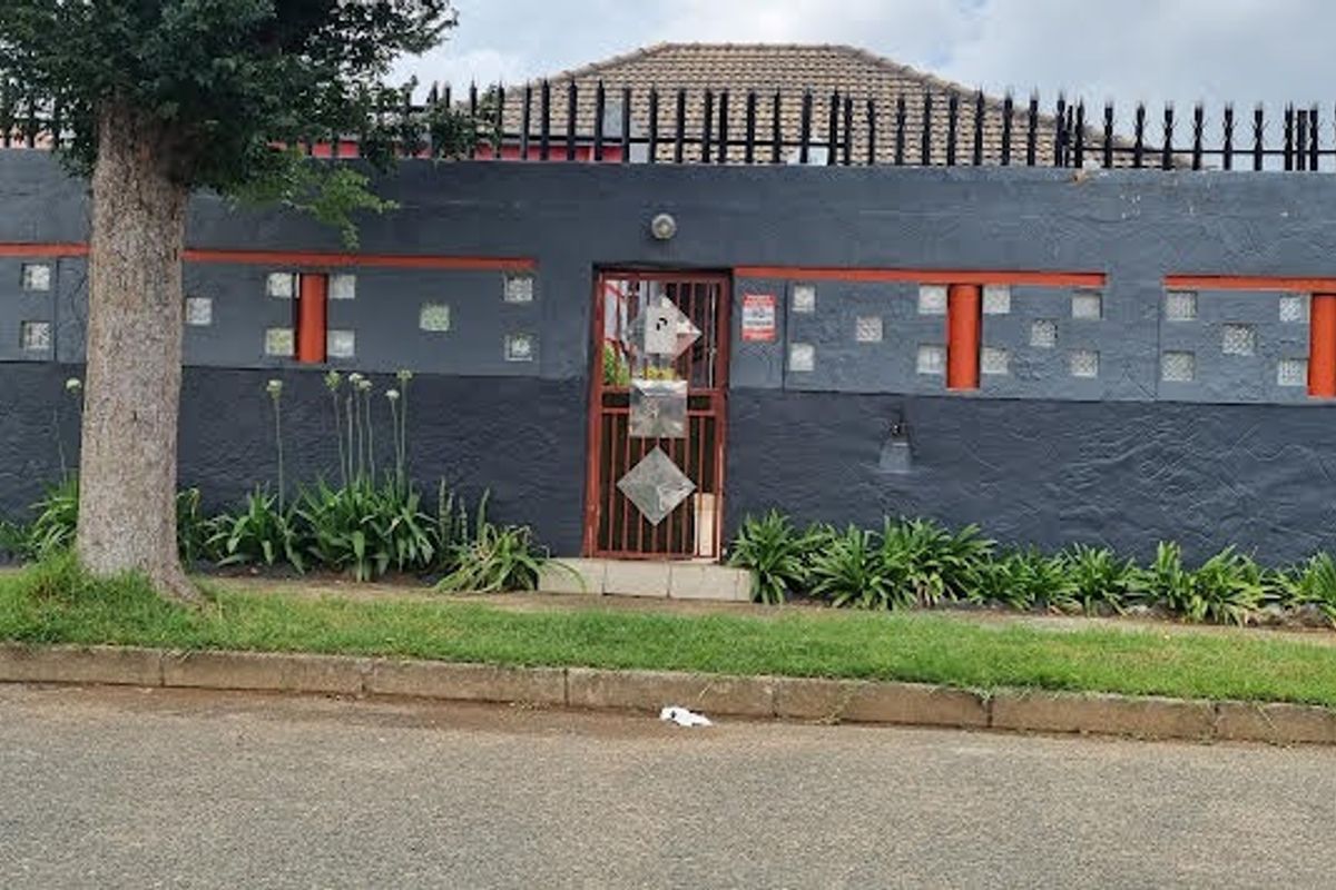 House For Sale in Kenilworth - Photo 4