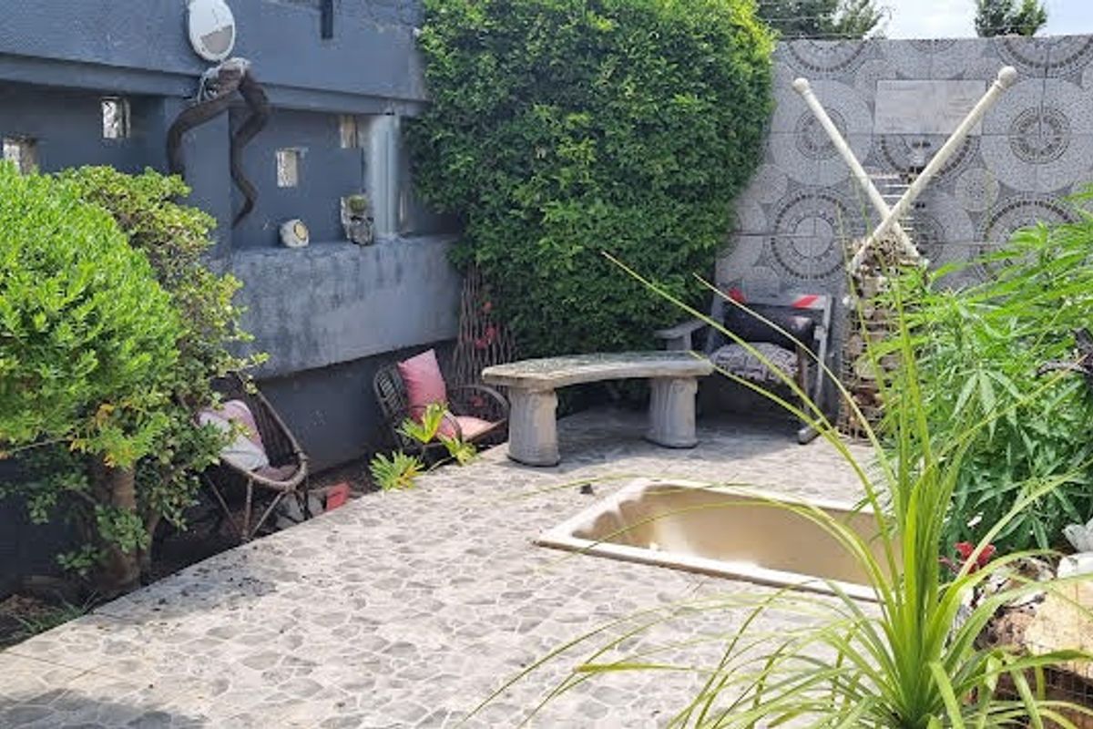 House For Sale in Kenilworth - Photo 5