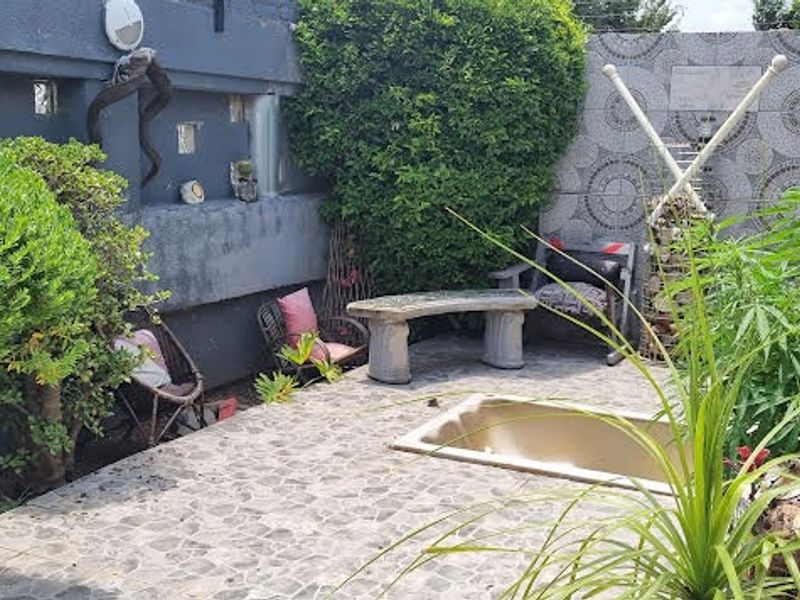 House For Sale in Kenilworth - Photo 5