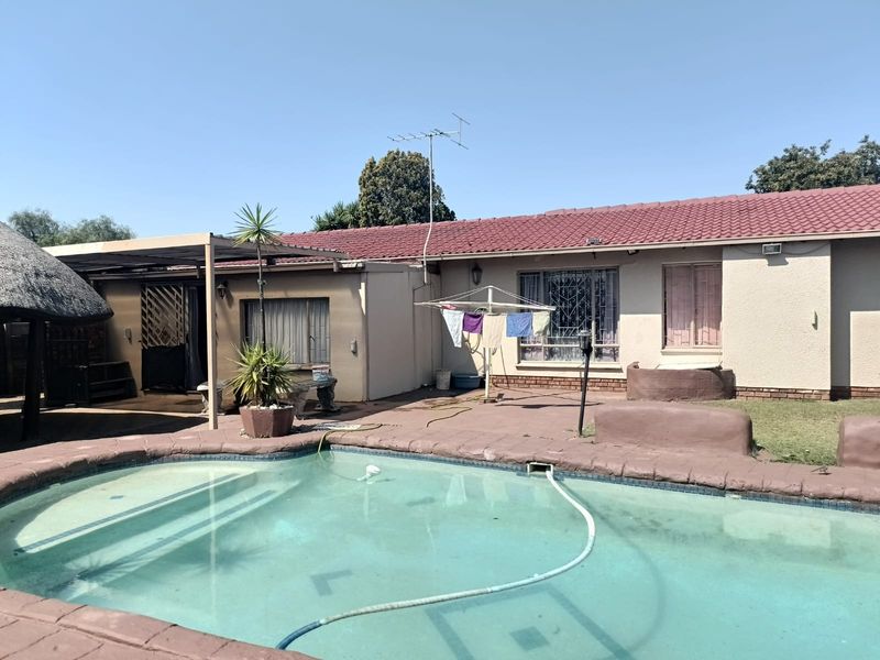 House For Sale in Heuweloord - Photo 2