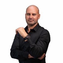 Arnold van Zyl