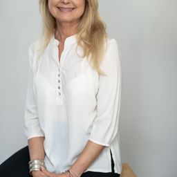 Bronwyn Eyre