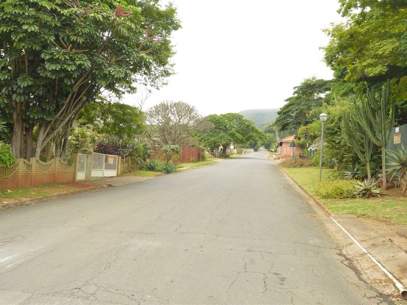 Upmarked House - Photo 3