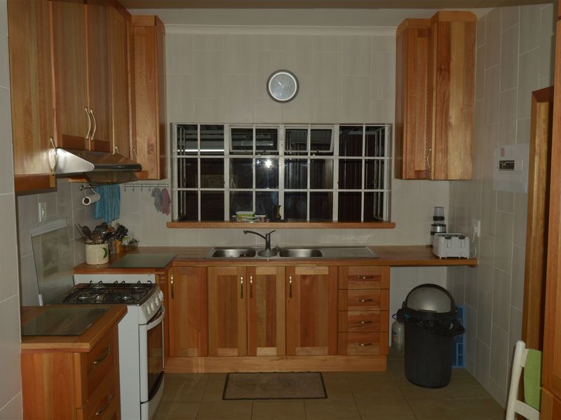 Upmarked House - Photo 7