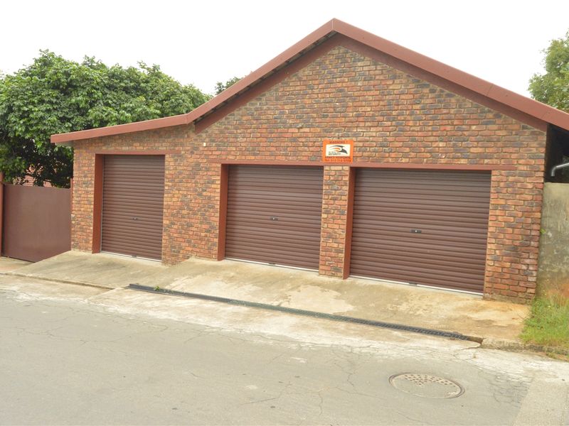 Upmarked House - Photo 6