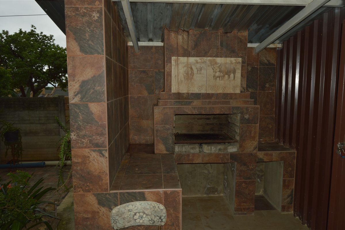 Upmarked House - Photo 2