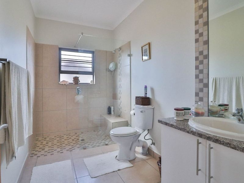 Exceptional Value Home in Bateleur Lifestyle Estate – Lowveld Living at Its Best - Photo 10