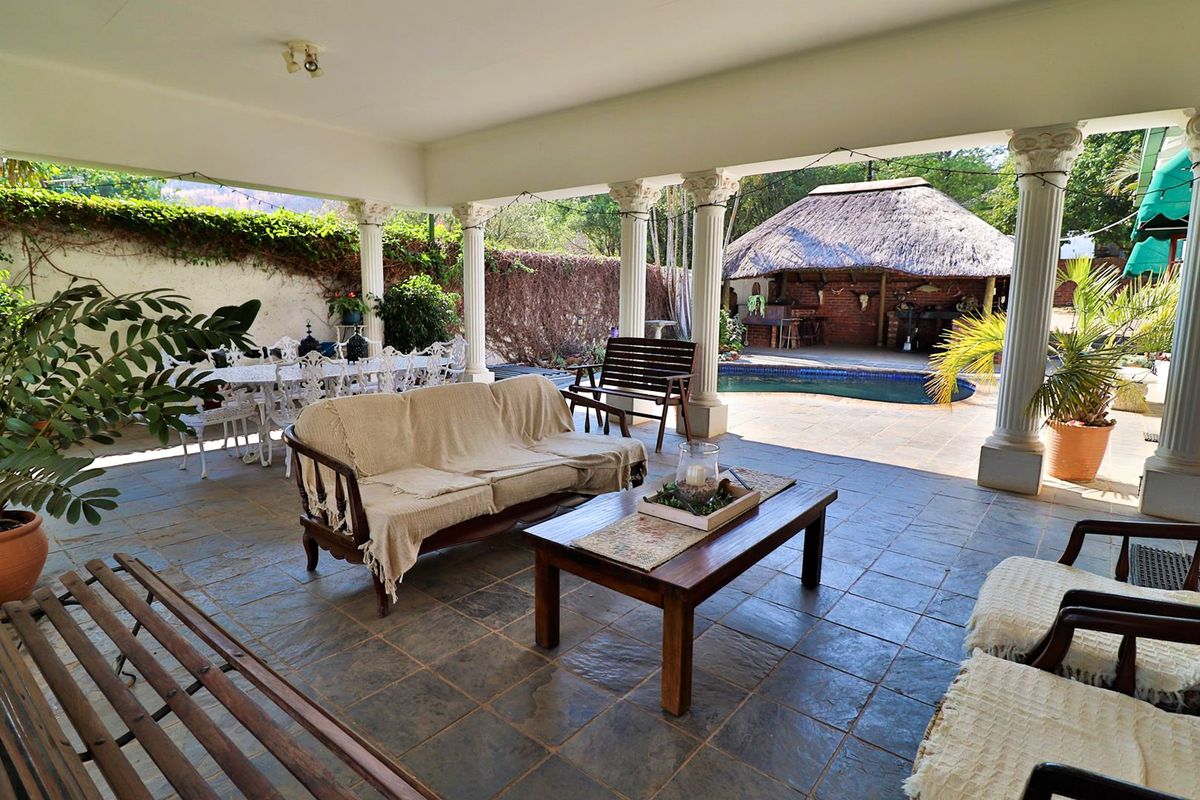 Prestigious Family Home in Outstanding Location - Photo 3