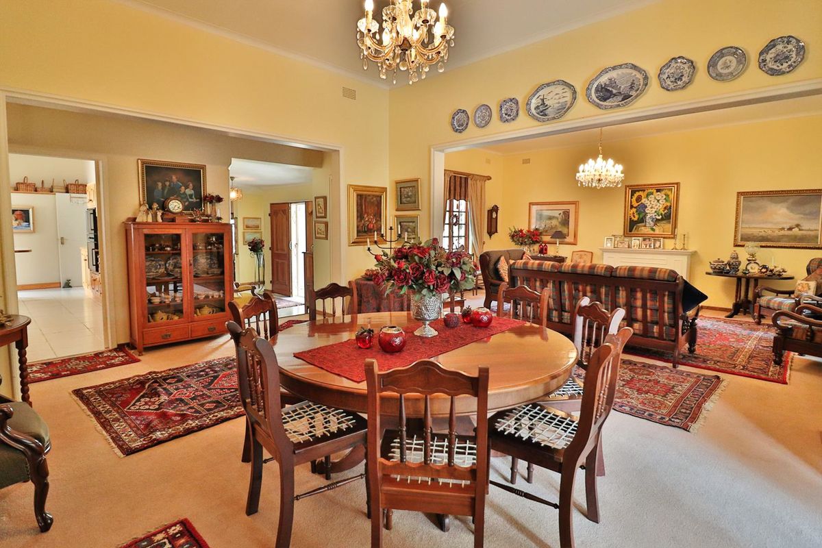 Prestigious Family Home in Outstanding Location - Photo 5