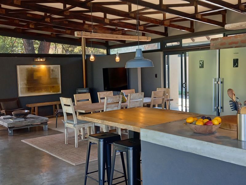 Exclusive 85ha Conservancy Retreat with Modern Elegance in the Lowveld - Photo 3