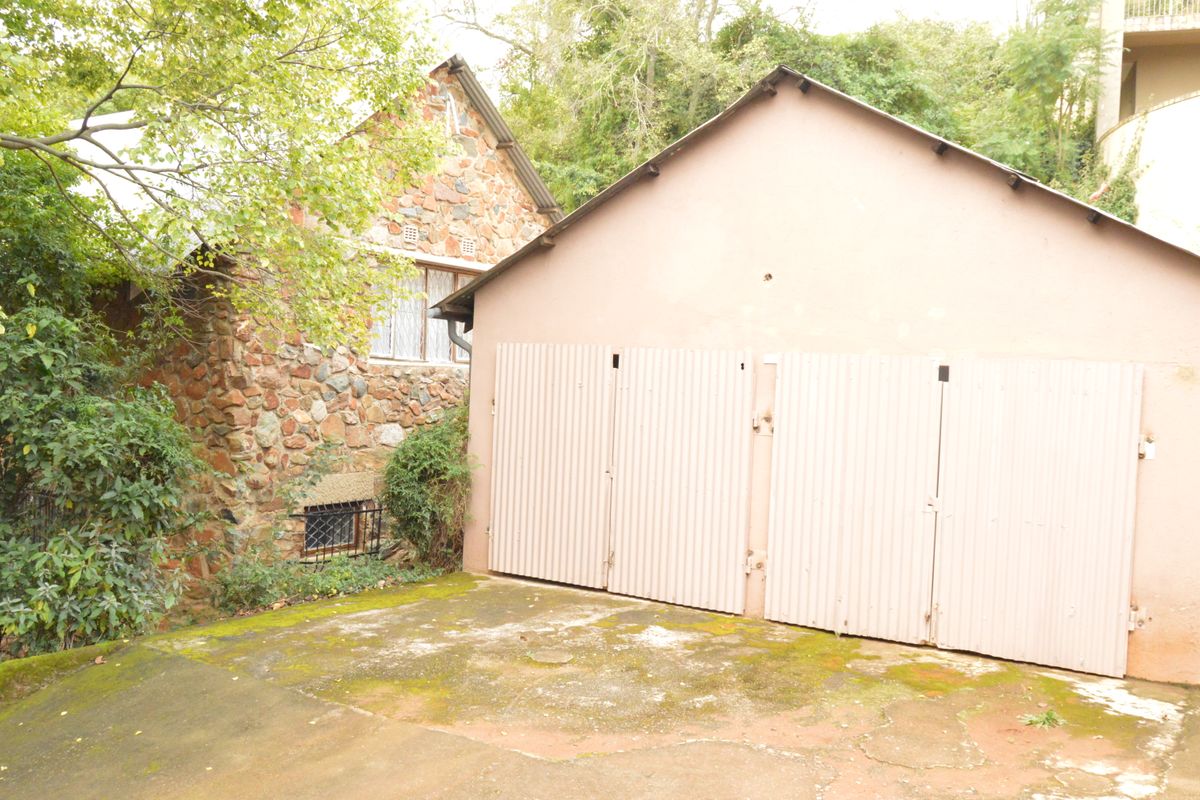 Historical Family Home - Photo 4