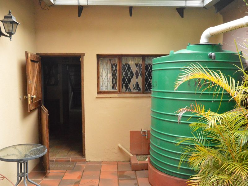 Historical Family Home - Photo 10