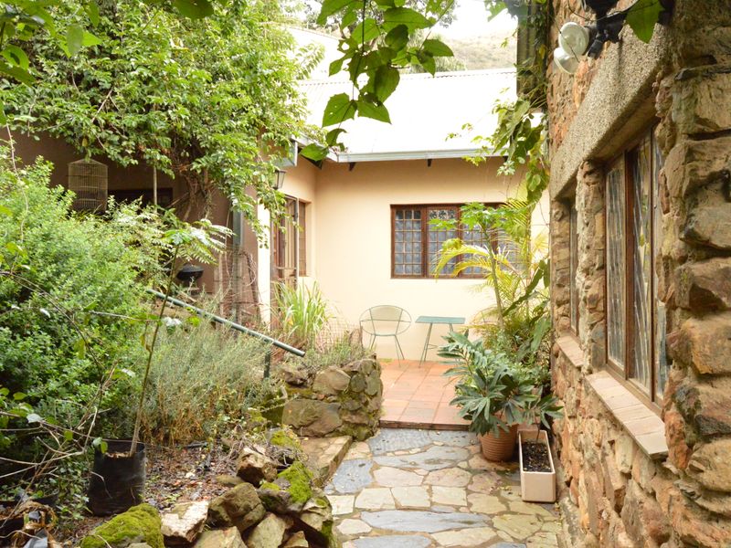 Historical Family Home - Photo 9