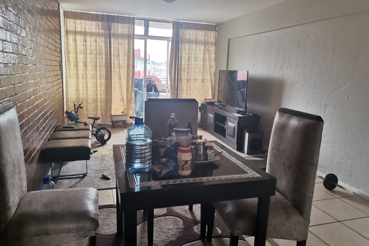 Calling all investor's, or 1st time home buyers! - Photo 2