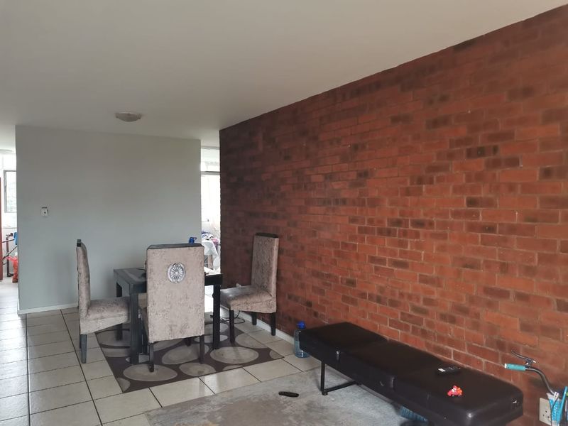 Calling all investor's, or 1st time home buyers! - Photo 4