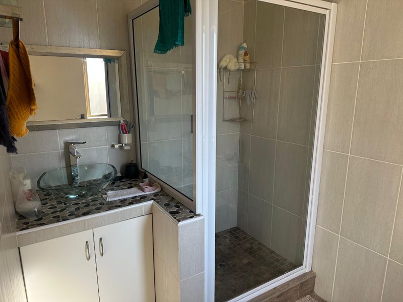 LOCK-UP-AND-GO PERFECTION IN EDENVALE CENTRAL! - Photo 10
