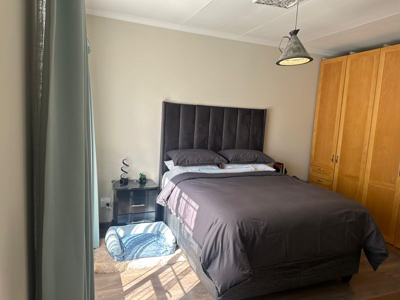 LOCK-UP-AND-GO PERFECTION IN EDENVALE CENTRAL! - Photo 9