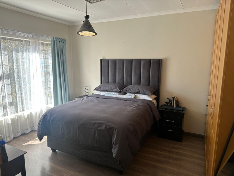 LOCK-UP-AND-GO PERFECTION IN EDENVALE CENTRAL! - Photo 8
