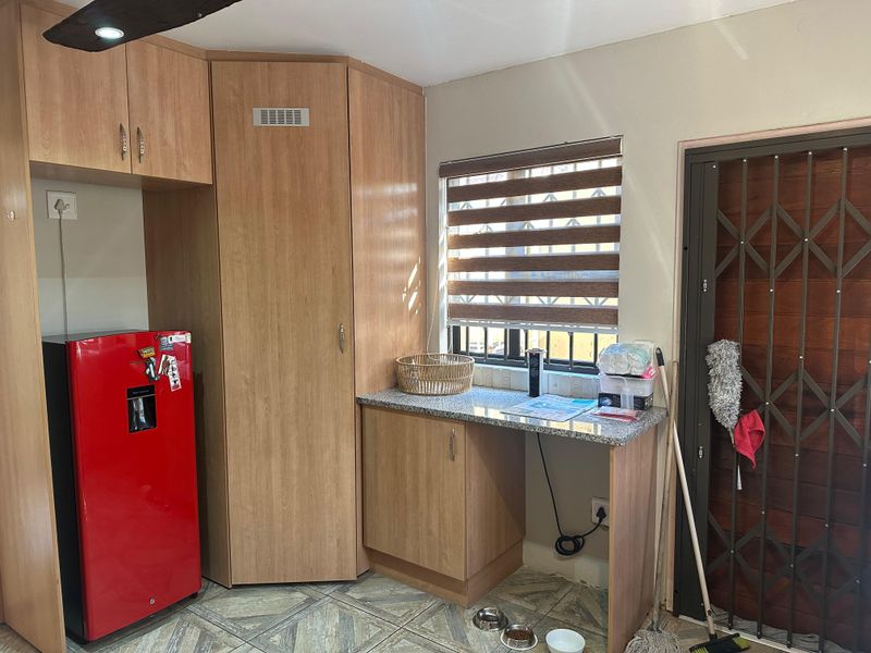 LOCK-UP-AND-GO PERFECTION IN EDENVALE CENTRAL! - Photo 7