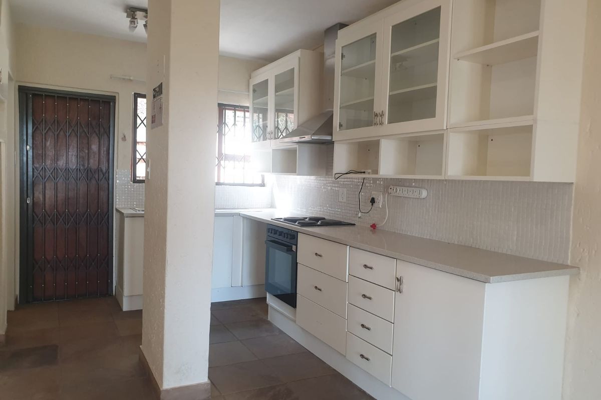 Townhouse Rental Monthly In Pretoria - Photo 4