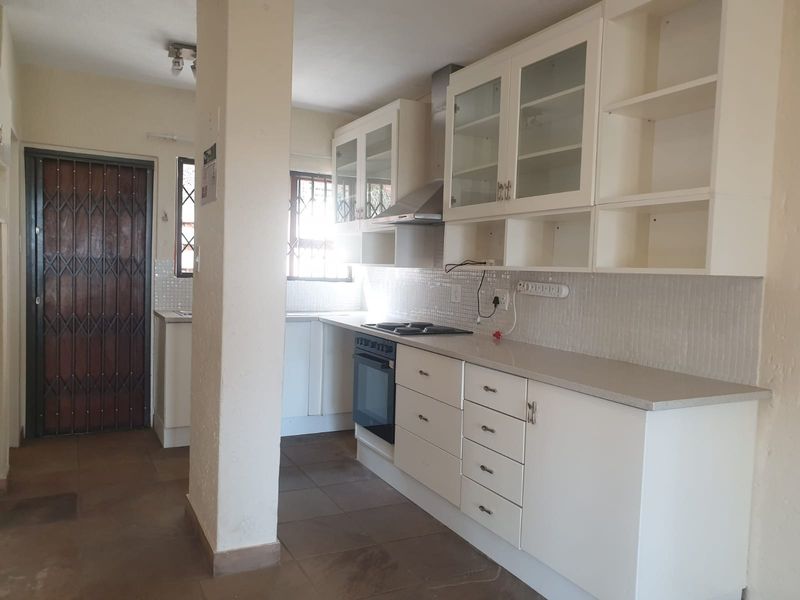 Townhouse Rental Monthly In Pretoria - Photo 4