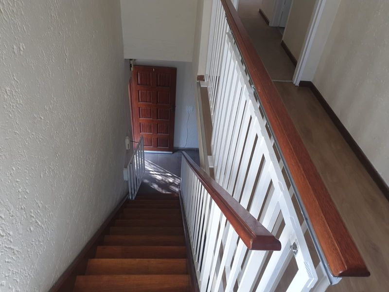 Townhouse Rental Monthly In Pretoria - Photo 9