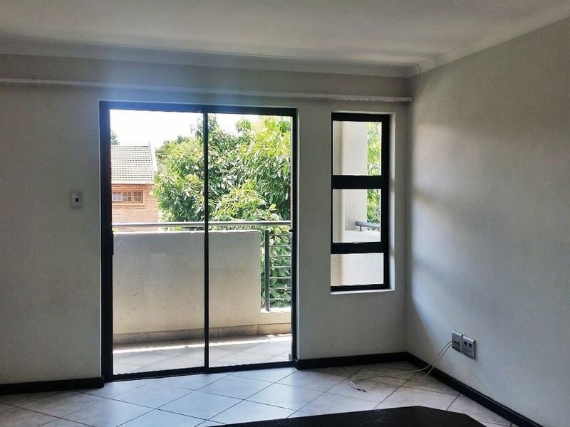 MODERN AND WELL MAINTAINED APARTMENT IN HATFIELD - Photo 6