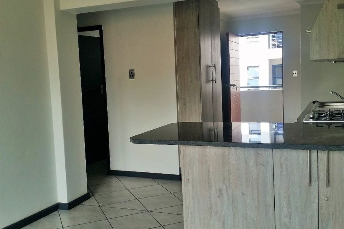 MODERN AND WELL MAINTAINED APARTMENT IN HATFIELD - Photo 5