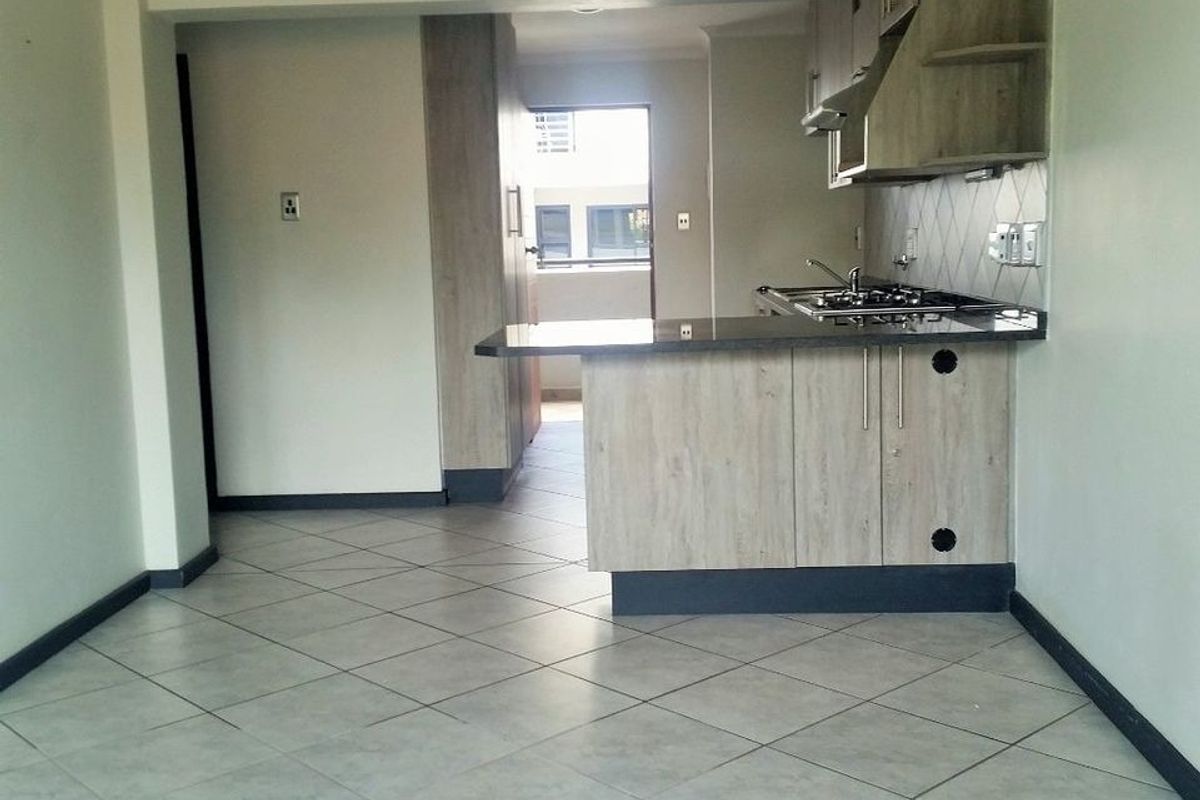 MODERN AND WELL MAINTAINED APARTMENT IN HATFIELD - Photo 3