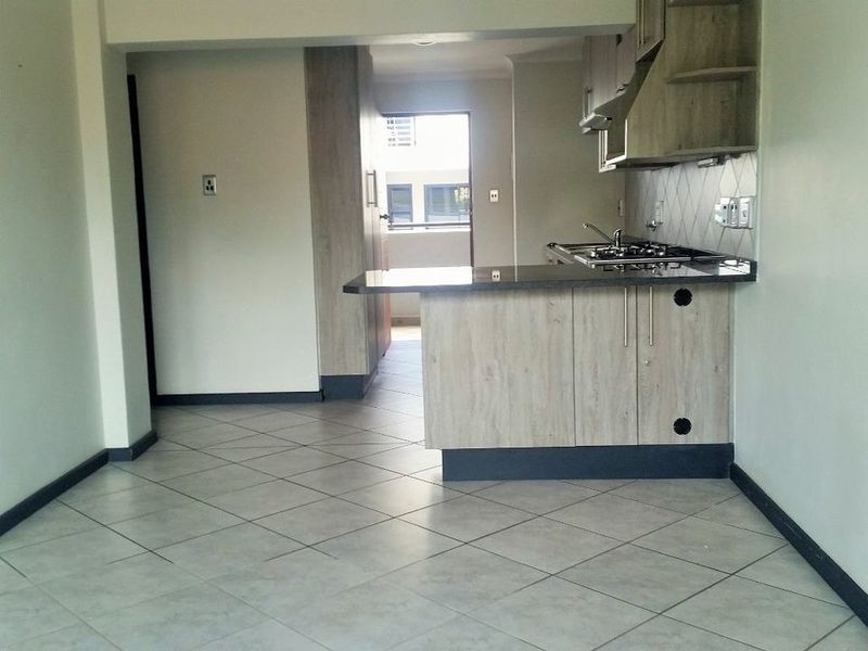 MODERN AND WELL MAINTAINED APARTMENT IN HATFIELD - Photo 3