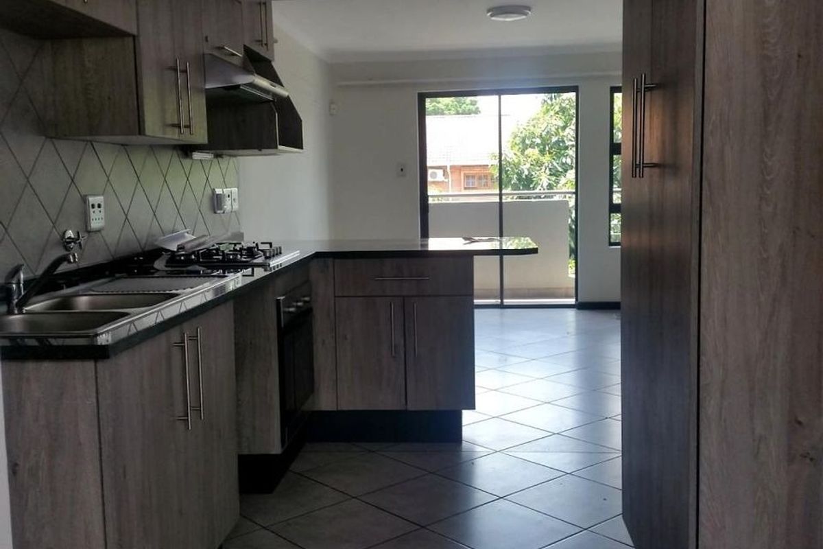 MODERN AND WELL MAINTAINED APARTMENT IN HATFIELD - Photo 2