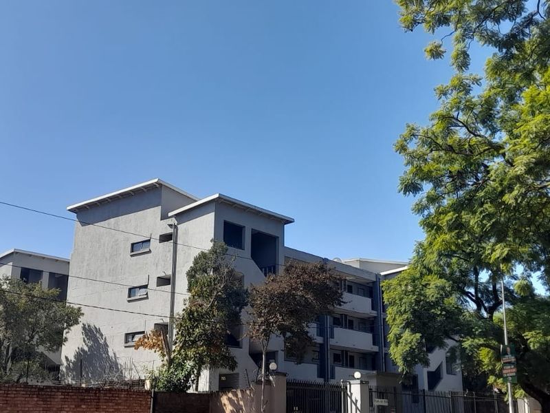 MODERN AND WELL MAINTAINED APARTMENT IN HATFIELD - Photo 9