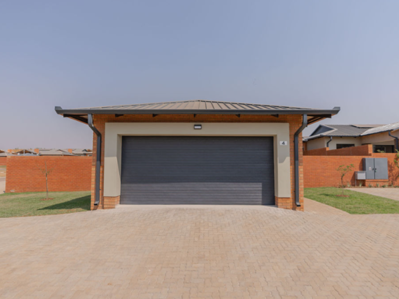 BUSHWILLOW. BRAND NEW MODERN FAMILY SIMPLEX IN SIX FOUNTAINS - Photo 3