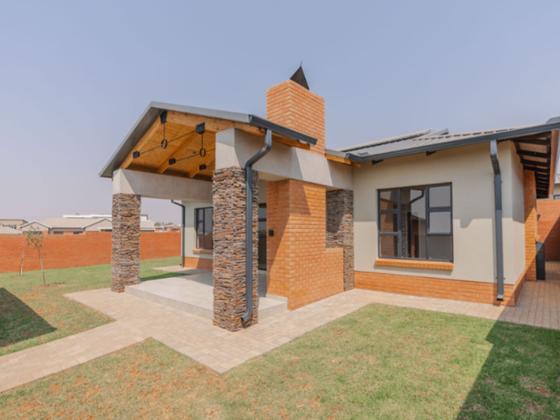 BUSHWILLOW. BRAND NEW MODERN FAMILY SIMPLEX IN SIX FOUNTAINS - Photo 4