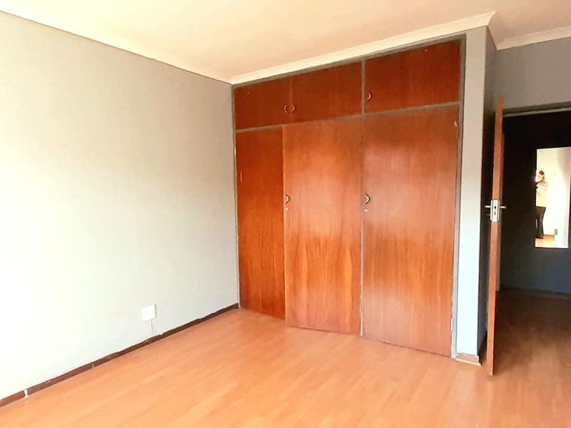 NEAT and well-maintained 2-bedroom DUPLEX townhouse for sale in Kilnerpark - Photo 9