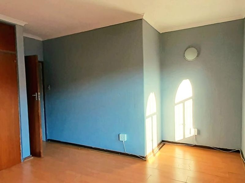 NEAT and well-maintained 2-bedroom DUPLEX townhouse for sale in Kilnerpark - Photo 8